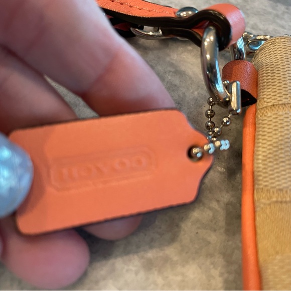 EUC Coach Corner Zip Wristlet In Signature Canvas & leather- Khaki/Light Coral - Picture 4 of 11